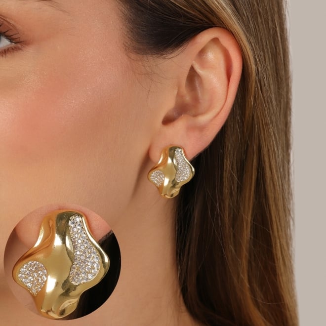 BR-03087 BRINCO BANHADO A OURO 18K COM DESIGN ORGÂNICO E CONTEMPORÂNEO
