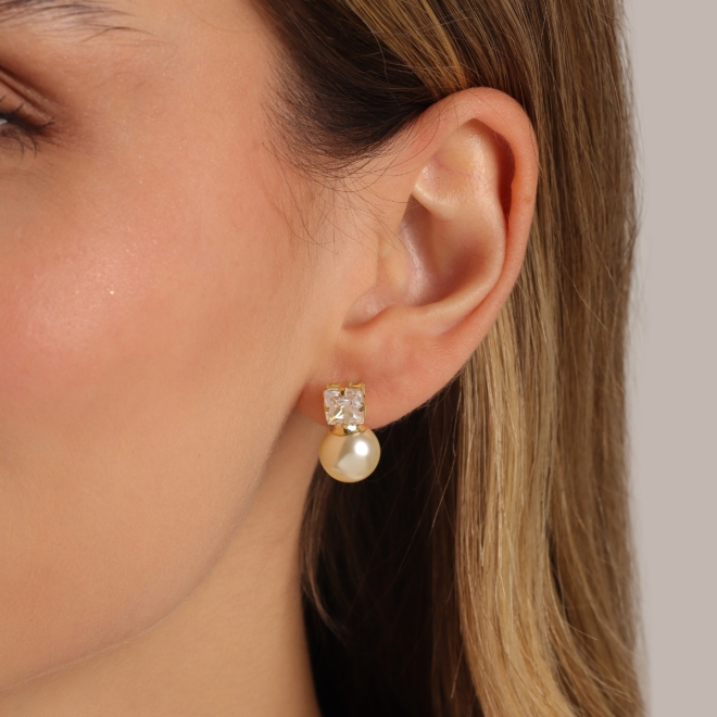 BR-03197 BRINCO BANHADO A OURO 18K COM ZIRCÔNIA QUADRADA E PÉROLA