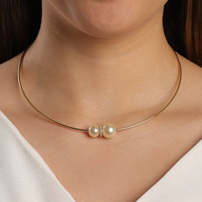 CH-0327 CHOKER COM DESIGN RÍGIDO E DETALHADO COM DUAS PÉROLAS 