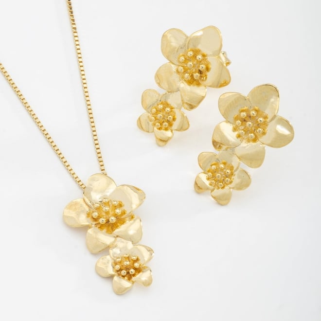 CJ-00037 CONJUNTO BANHADO A OURO 18K COM DESIGN FLORAL EM ALTO RELEVO