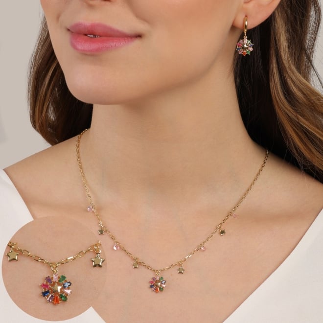 CJ-00137 CONJUNTO BANHADO A OURO 18K COM COLAR E BRINCOS COM PINGENTE EM FORMATO DE ESTRELA CRAVEJADA EM ZIRCÔNIAS.
