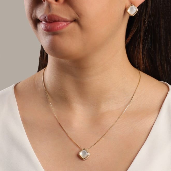 CJ-00255 CONJUNTO BANHADO A OURO 18K MADREPÉROLA E DETALHES EM ZIRCÔNIAS