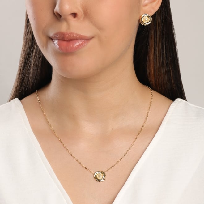 CJ-00337 CONJUNTO BANHADO A OURO 18K COM DESIGN CIRCULAR E DETALHE CENTRAL EM PÉROLA