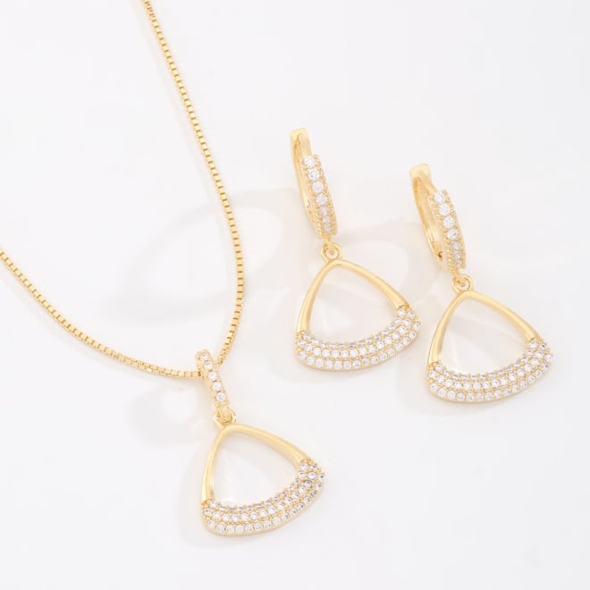 CJ-00391 CONJUNTO BANHADO A OURO 18K COM DESIGN TRIANGULAR EM ZIRCÔNIAS,