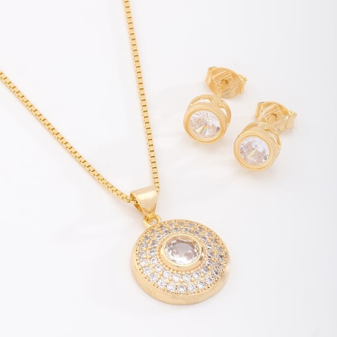 CJS-00036 CONJUNTO BANHADO A OURO 18K COM DESIGN SOFISTICADO E CONTEMPORÂNEO,COLAR COM PINGENTE REDONDO CRAVEJADO EM ZIRCÔNIAS CRISTAL.