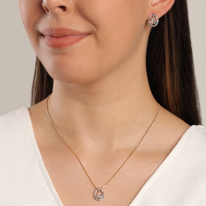 CJS-00111 CONJUNTO BANHADO A OURO 18K DE GOTA COM N. S. APARECIDA CRAVEJADA