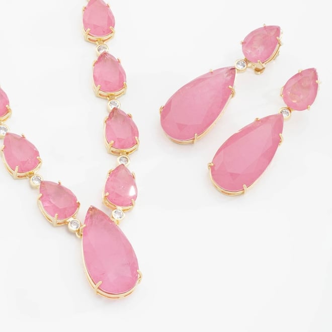 CJX-00061 CONJUNTO COM DESIGN EM GOTAS E PEDRAS ROSA LAPIDADAS