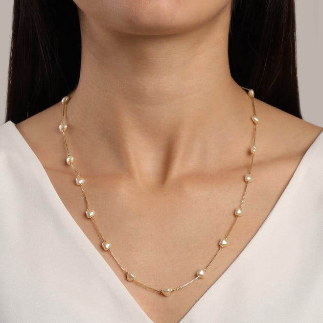 GR-00016 COLAR COM VENEZIANA E PÉROLAS EM CORAÇÃO DISTRIBUÍDAS