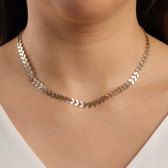 GR-00057 COLAR COM DETALHE EM FORMATO DE FOLHAS