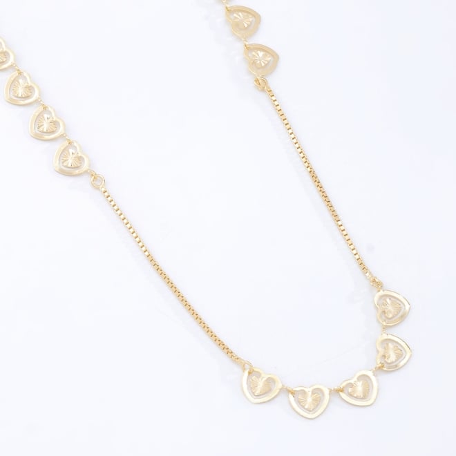 GR-00119 COLAR BANHADO A OURO 18K COM CORAÇÕES AO LONGO DA CORRENTE.