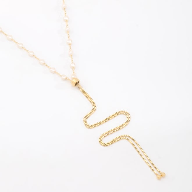 GR-00278 COLAR BANHADO A OURO 18K COM PÉROLAS DELICADAS AO LONGO DA CORRENTE
