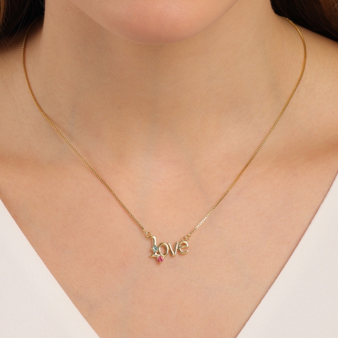 GR-00344 COLAR BANHADO A OURO 18K COM PINGENTE LOVE E DETALHES EM ZIRCÔNIAS COLORIDAS