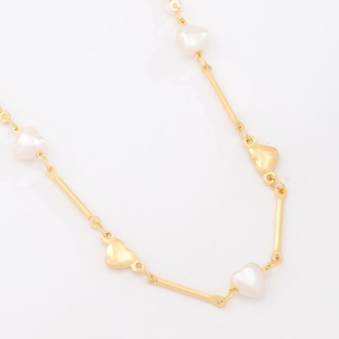 GR-00364 COLAR BANHADO A OURO 18K COM DETALHES EM PÉROLAS DE CORAÇÃO