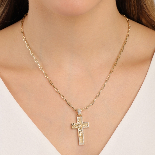 GR-00520 COLAR BANHADO A OURO 18K COM PINGENTE DE CRUZ COM DETALHES CRAVEJADOS EM ZIRCÔNIAS