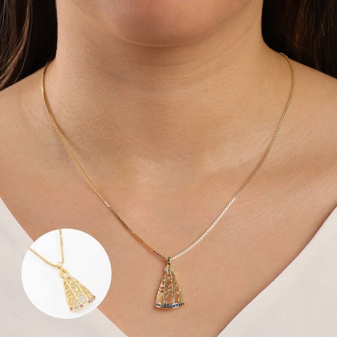 GR-01023 COLAR BANHADO A OURO 18K E PINGENTE DE N. S. APARECIDA CRAVEJADOS EM ZIRCÔNIAS.