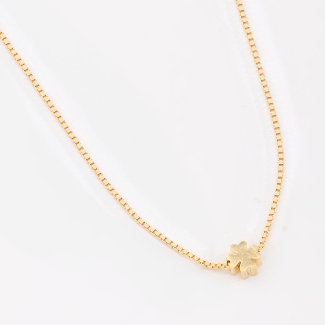 GR-01106 COLAR BANHADO A OURO 18K COM PINGENTE EM FORMATO DE TREVO DELICADA