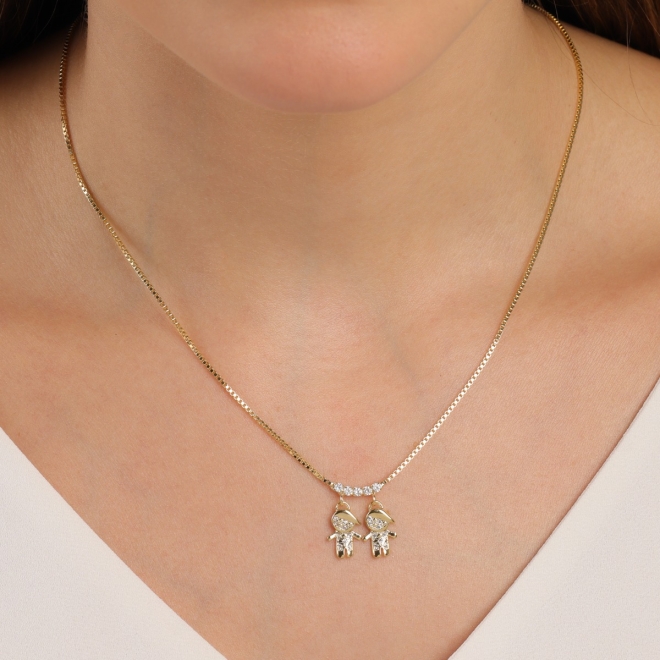 GR-01109 COLAR BANHADO A OURO 18K COM DOIS PINGENTES DE MENINO CRAVEJADOS EM ZIRCÔNIAS