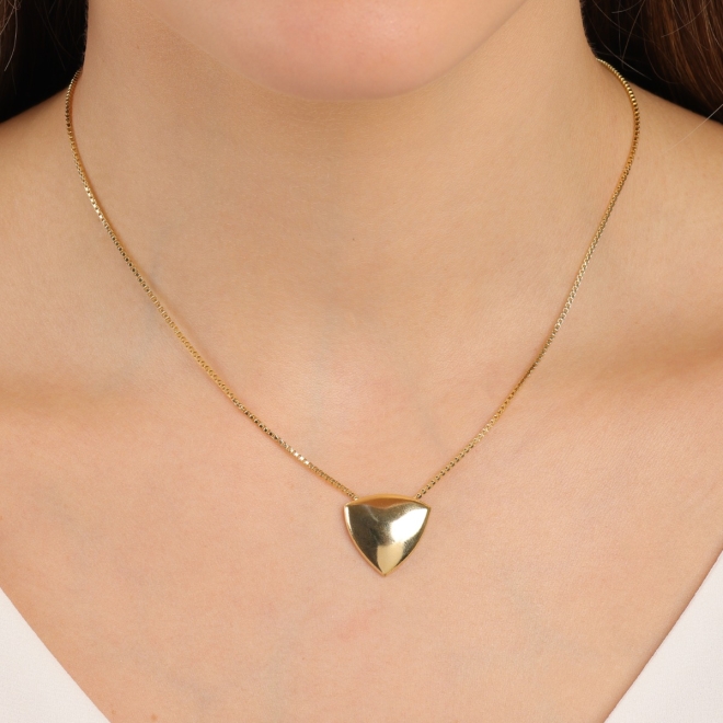 GR-01206 COLAR BANHADO A OURO 18K COM PINGENTE EM FORMATO TRIANGULAR LISO