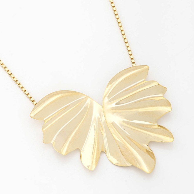 GR-01265 COLAR BANHADO A OURO 18K COM PINGENTE EM FORMATO DE FOLHAS COM DESIGN ORGÂNICO