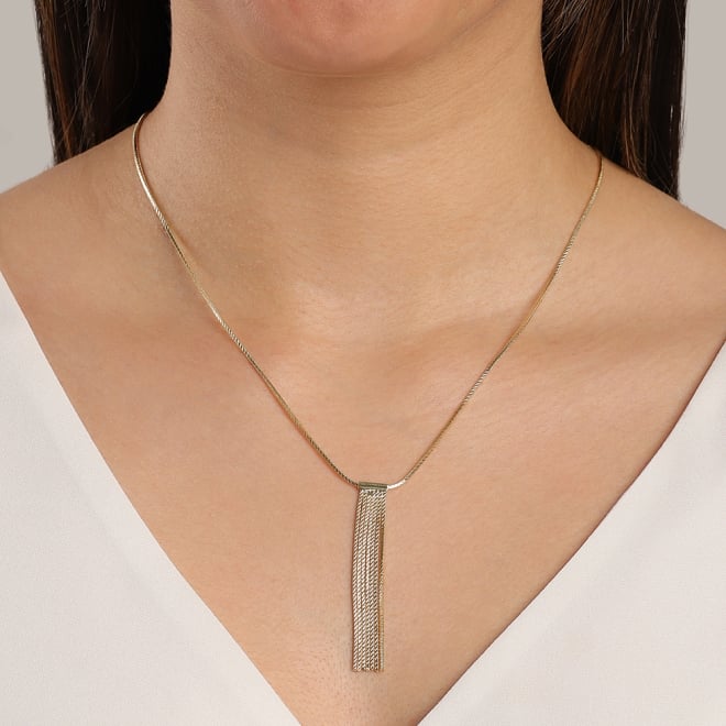 GR-01450 COLAR BANHADO A OURO 18K COM PINGENTE EM FRANJA DE CORRENTES FINAS