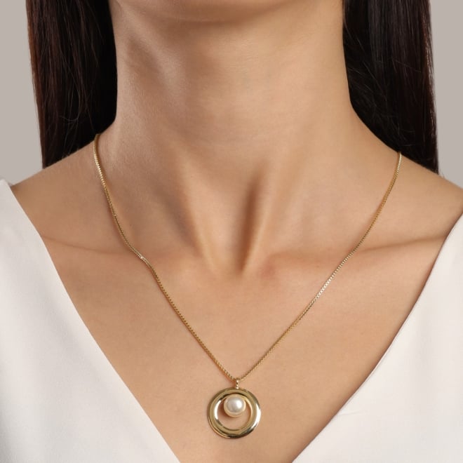 GR-01463 COLAR BANHADO A OURO 18K COM PINGENTE CÍRCULO LISO E PÉROLA CENTRAL
