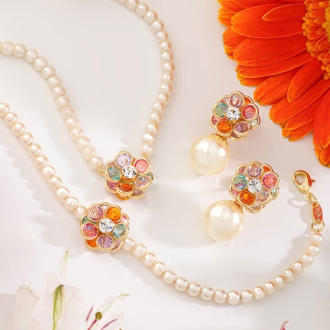 PU-00559 PULSEIRA COM DETALHES EM P&Eacute;ROLAS E PINGENTE DE FLOR COLORIDA