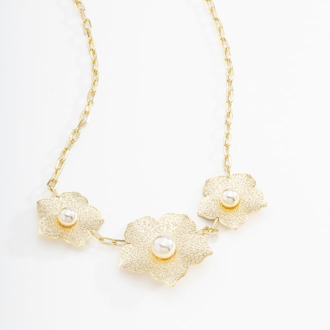 GR-01477 GARGANTILHA COM FLORES E PÉROLA