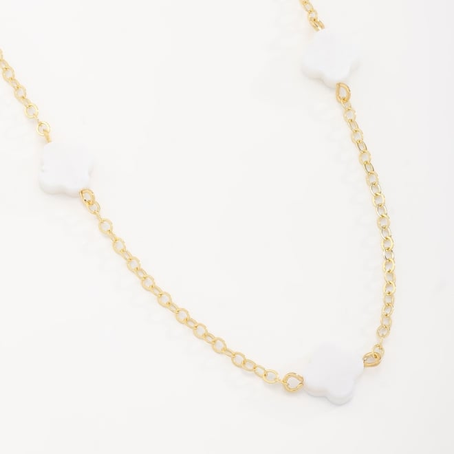 GR-01506 COLAR COM FLORES BRANCAS