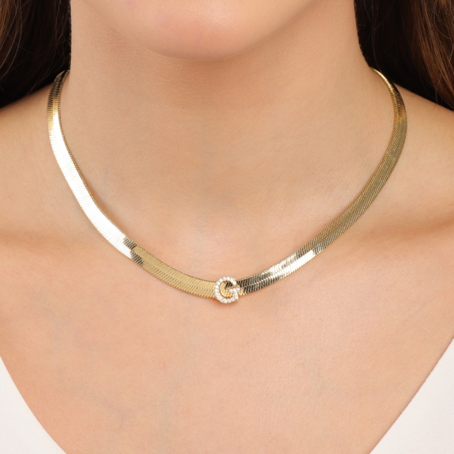 GR-01672 COLAR BANHADO A OURO 18K COM CORRENTE FITA LAMINADA E PINGENTE DE LETRA CRAVEJADO