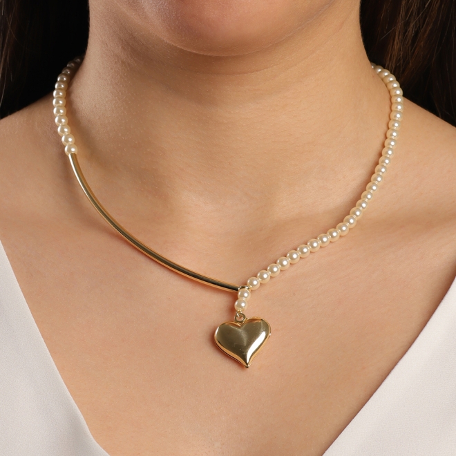 GR-01858 COLAR BANHADO A OURO 18K COM DETALHES EM PÉROLAS E PINGENTE DE CORAÇÃO