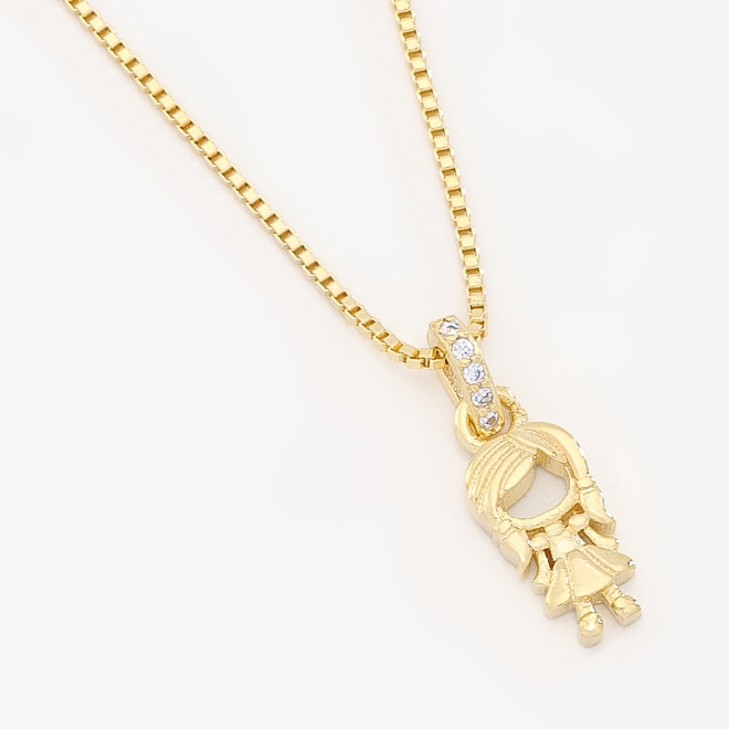 GR-02028 COLAR COM PINGENTE DE MENINA E DETALHES EM ZIRCÔNIA
