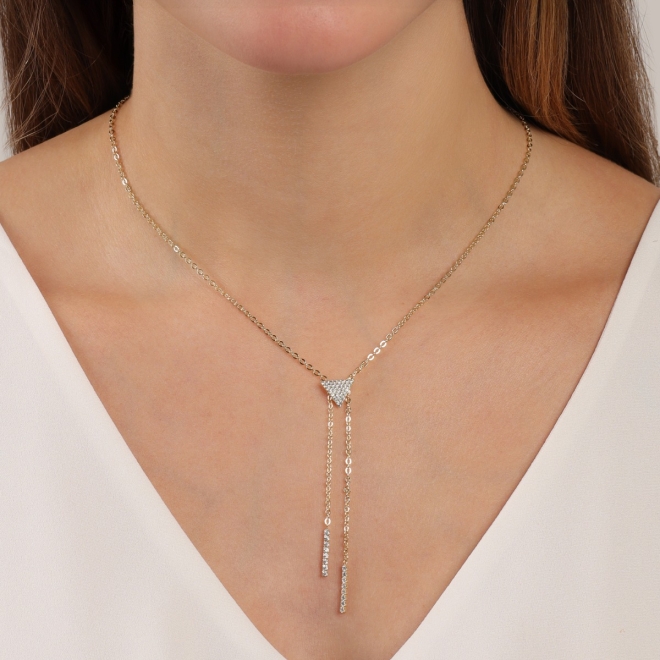 GR-02203 COLAR BANHADO A OURO 18K ESTILO GRAVATA COM PINGENTE TRIANGULAR EM ZIRCÔNIAS E TERMINAÇÕES DELICADAS