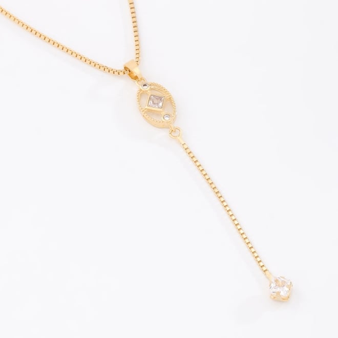 GR-02257 COLAR BANHADO A OURO 18K COM PINGENTE OVAL EM ZIRCÔNIAS, PEDRA CENTRAL EM FORMATO QUADRADO E DETALHE EM CORRENTE PENDENTE