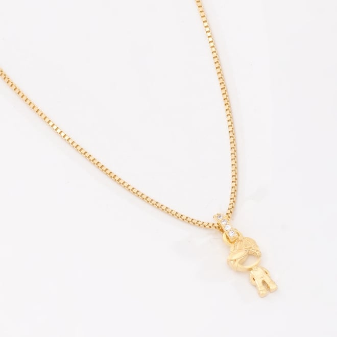 GR-02265 COLAR BANHADO A OURO 18K COM PINGENTE EM FORMATO DE MENINO E DETALHE EM ZIRCÔNIAS