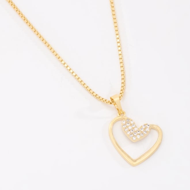 GR-02298 COLAR BANHADO A OURO 18K COM PINGENTE EM FORMATO DE CORAÇÃO VAZADO E DETALHE INTERNO EM ZIRCÔNIAS