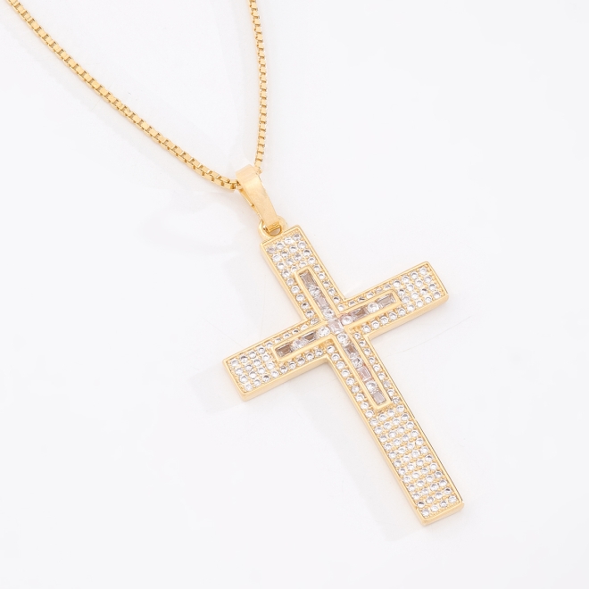 GR-03012 COLAR BANHADO A OURO 18K COM PINGENTE DE CRUZ EM ZIRCÔNIAS E DETALHE CENTRAL EM PEDRAS LAPIDADAS