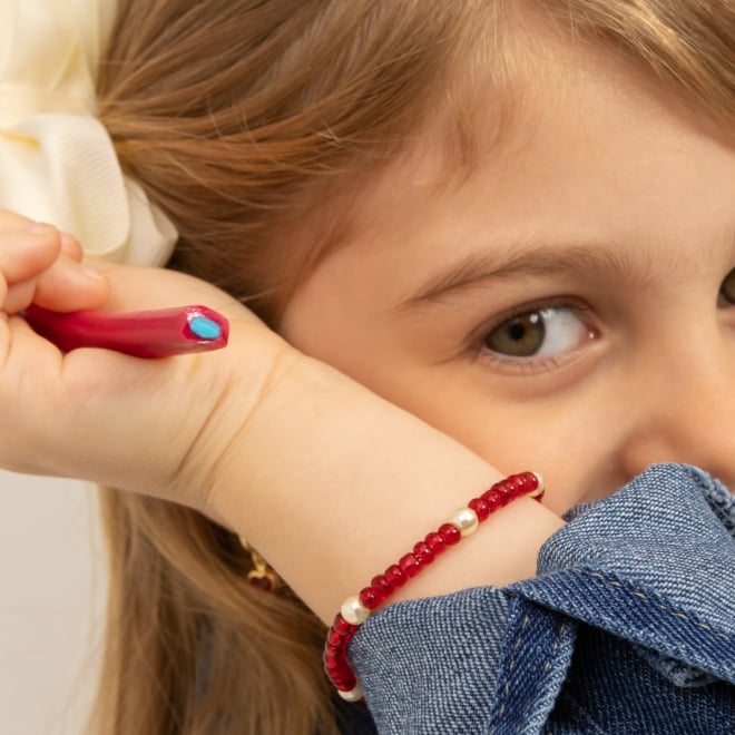 PI-00106 PULSEIRA INFANTIL COM MIÇANGAS VERMELHAS E DETALHES EM PÉROLAS