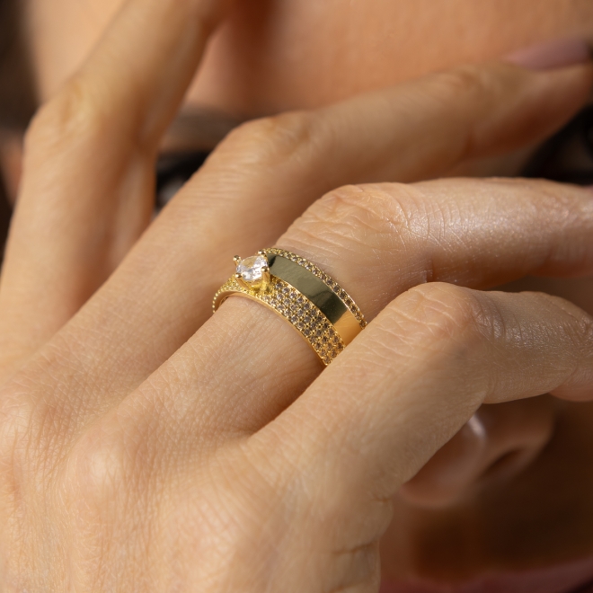 AN-01896 ANEL BANHADO A OURO 18K COM DESIGN IMPONENTE