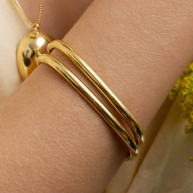 BL-00081 BRACELETE BANHADO A OURO 18K COM DESIGN LISO E ACABAMENTO POLIDO