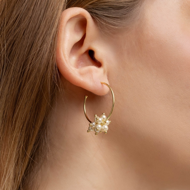 AGL-00247 BRINCO BANHADO A OURO 18K COM ARGOLA E CACHO DE PÉROLAS