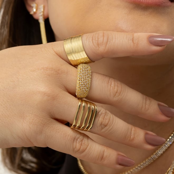 AN-01756 ANEL COM DESIGN DE FAIXAS ALINHADAS