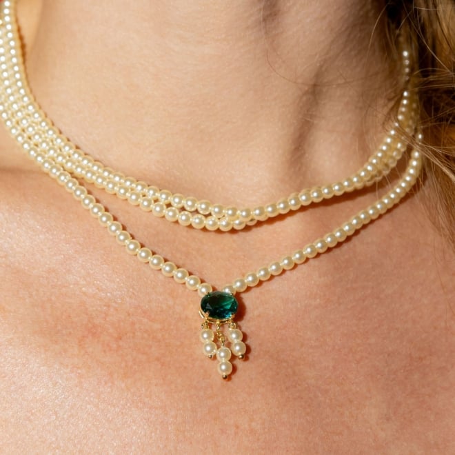 GR-02217 COLAR BANHADO A OURO 18K COM DETALHES EM PÉROLAS E PINGENTE CENTRAL OVAL