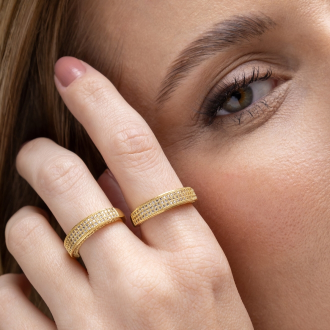 AX-00096 ANEL BANHADO A OURO 18K COM FILEIRAS CRAVEJADAS EM ZIRCÔNIA