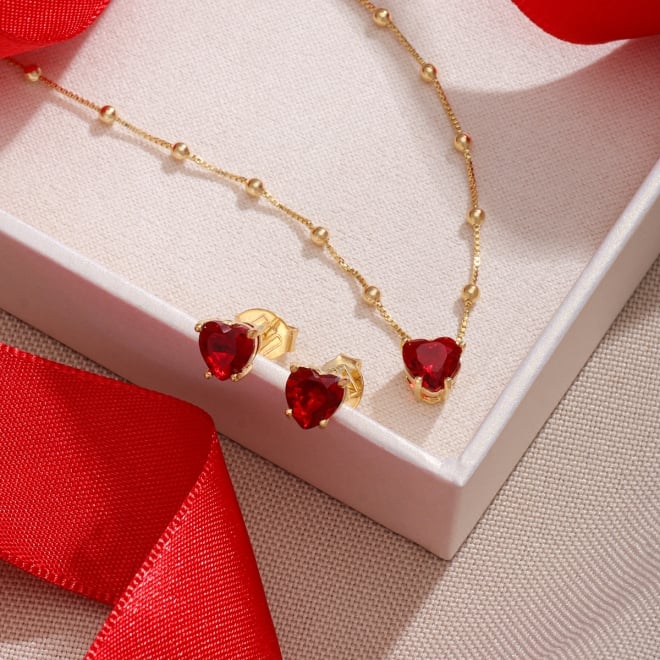 CJ-00377 CONJUNTO BANHADO A OURO 18K COM PINGENTE E BRINCOS EM CORAÇÃO LAPIDADO