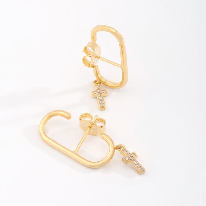 OUTB-15585 BRINCO BANHADO A OURO 18K COM DESIGN RETANGULAR E PINGENTE