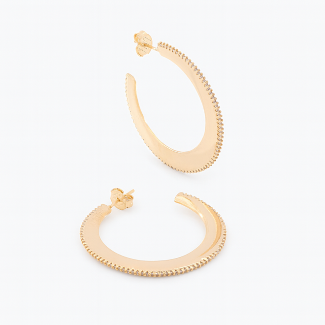OUTB-15707 BRINCO BANHADO A OURO 18K EM FORMATO DE ARGOLA EM MICRO ZIRCÔNIAS