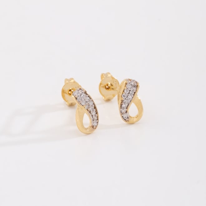 OUTBG-0801 BRINCO BANHADO A OURO 18K COM DESIGN ORGÂNICO EM ZIRCÔNIAS