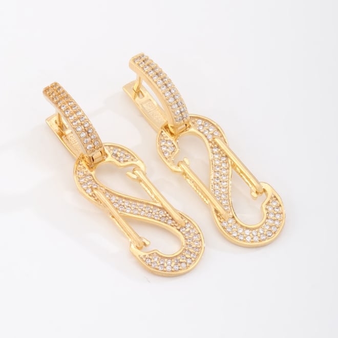 OUTBT-0540 BRINCO BANHADO A OURO 18K COM DESIGN EM FORMATO DE FECHO ESTILIZADO EM ZIRCÔNIAS