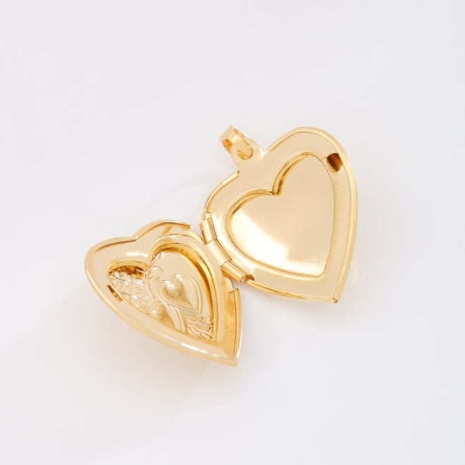 PG-00007 PINGENTE RELICÁRIO BANHADO A OURO 18K EM FORMATO DE CORAÇÃO COM DETALHES EM ALTO RELEVO