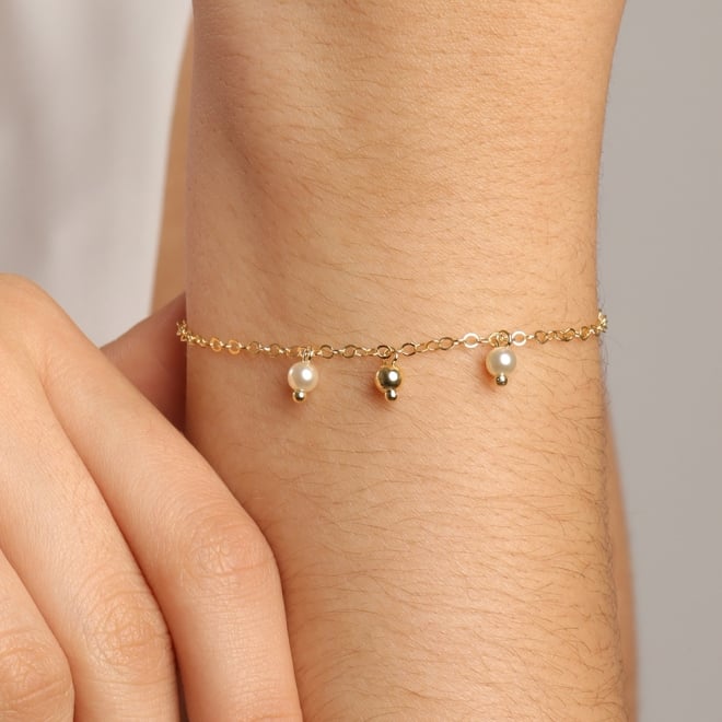 PI-00091 PULSEIRA INFANTIL BANHADA A OURO 18K COM PINGENTES EM PÉROLAS